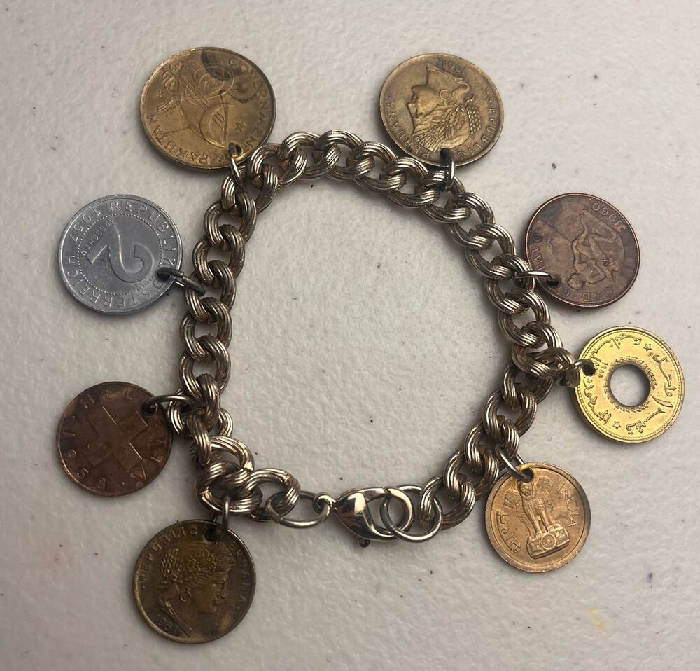 Vintage World Coin Charm Bracelet REAL 1950s & 1960s Double Curb Link 6.5"